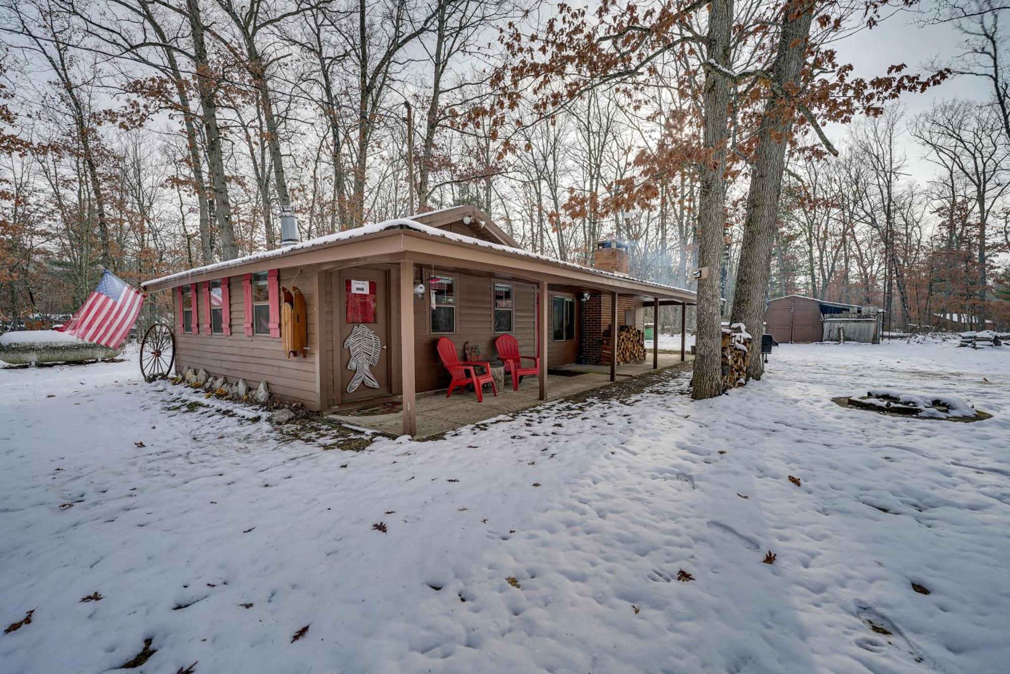 Pet-Friendly Irons Cottage About 4 Mi To Sand Lake! Exterior foto