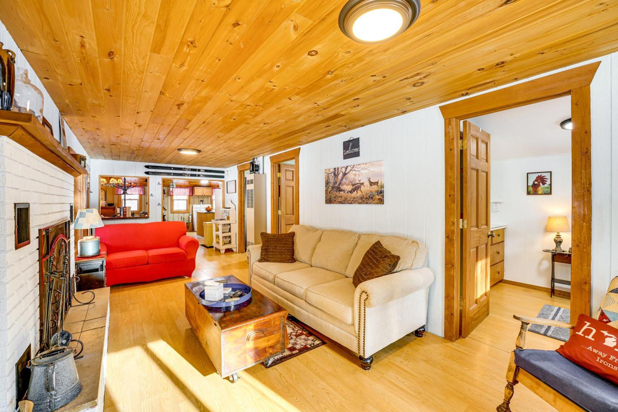 Pet-Friendly Irons Cottage About 4 Mi To Sand Lake! Exterior foto